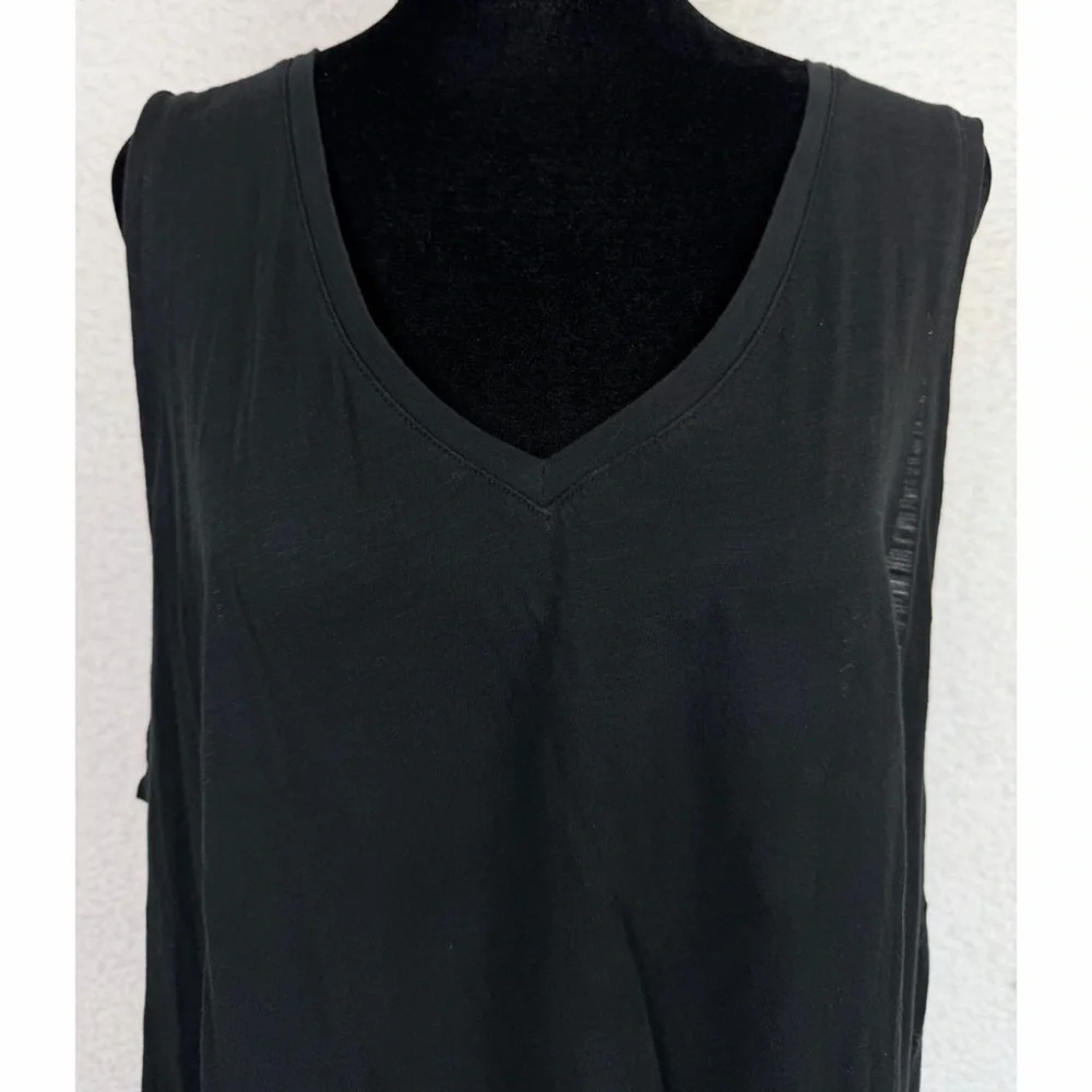 MADEWELL • Black V-Neck Sleeveless Basic Tank Top, 2X - Picture 3 of 8